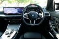 コクピットはデジタル化が進んでいる。LCIでBMW カーブドディスプレイが装備された。