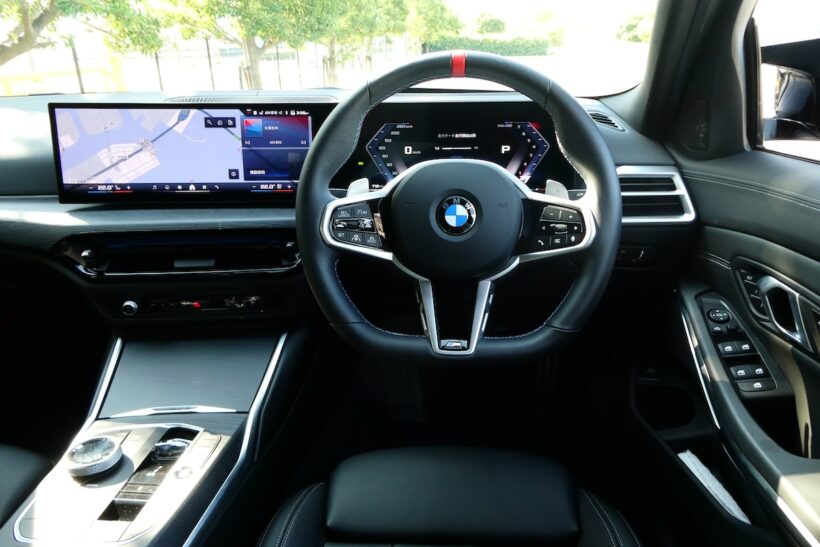 コクピットはデジタル化が進んでいる。LCIでBMW カーブドディスプレイが装備された。