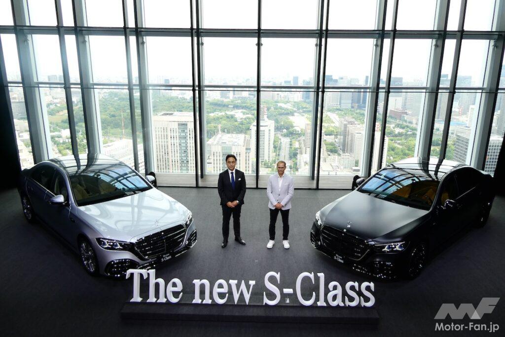 「S 450 d 4MATIC」(左)、「S 580 4MATIC long」の間に立つのはメルセデス・ベンツ日本合同会社のゲルティンガー剛社長兼CEO(左)とメルセデス・ベンツ・グループAGのSクラス開発責任者を務めるフランク・ヴンドラック氏。
