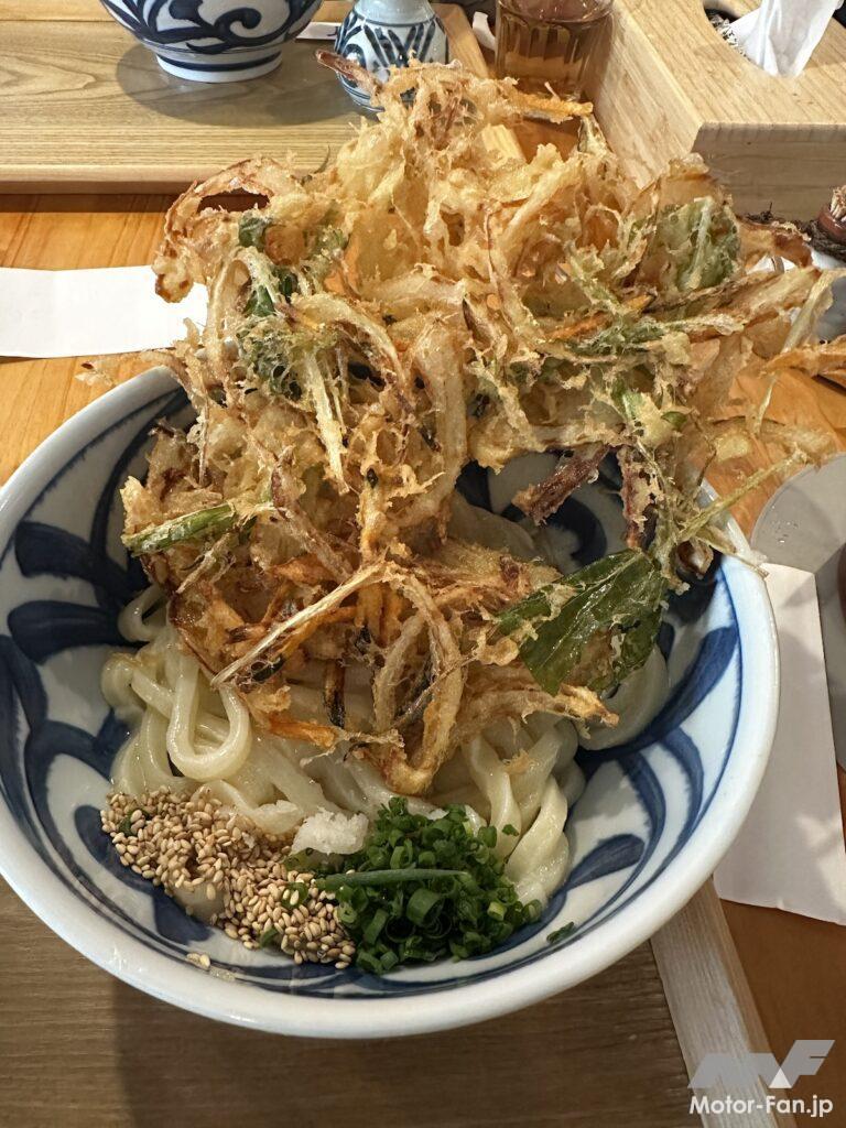 近所のうどん屋さんにて