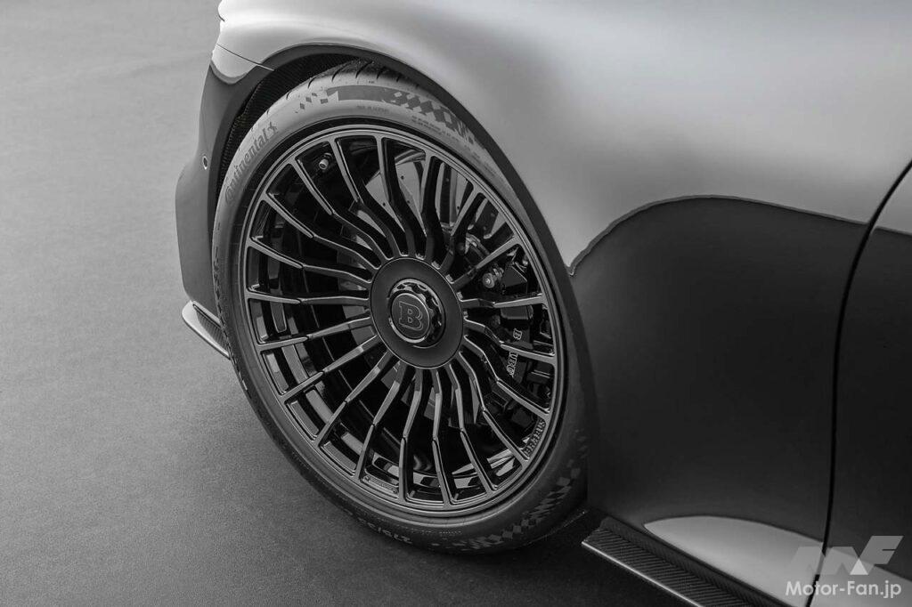 足もとを支えるホイールは前9.5J、後11.5Jとなる21インチのモノブロックZ-GTシャドウ・エディションだ。前275/35ZR21、後325/30ZR21サイズのタイヤは、コンチネンタルがBODOのために特別に開発したスポーツコンタクト7フォースである。