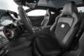 職人の手作業により丁寧に仕上げられたインテリアが広がる。ボディ外板と同じカーボンパーツと高品質なレザーが散りばめられる。人間工学に基づいて設計されたシートは、卓越した快適性と、スポーツドライビング時のホールド機能を併せ持つ。なお、ブラバス・マスターピースインテリアは顧客の好みに応じたオートクチュール体制を採っており、今後はより華やかな仕様が生まれる可能性も高い。