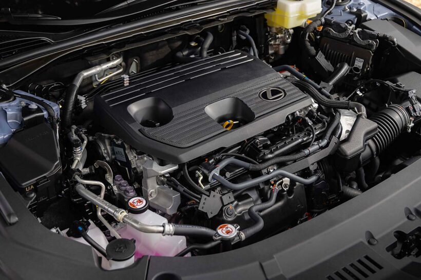 ハイブリッドのES350hは2.5リッター直4エンジンにトヨタが第6世代と呼ぶ最新のハイブリッドシステムが組み合わせられる。システム出力は244PSだ。
