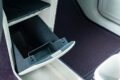 再生ポリエステル製テキスタイルを用いたダッシュボードを採用。Google Gemini対応インフォテインメントや大型ディスプレイを統合し、先進性と上質感を高次元で両立した。