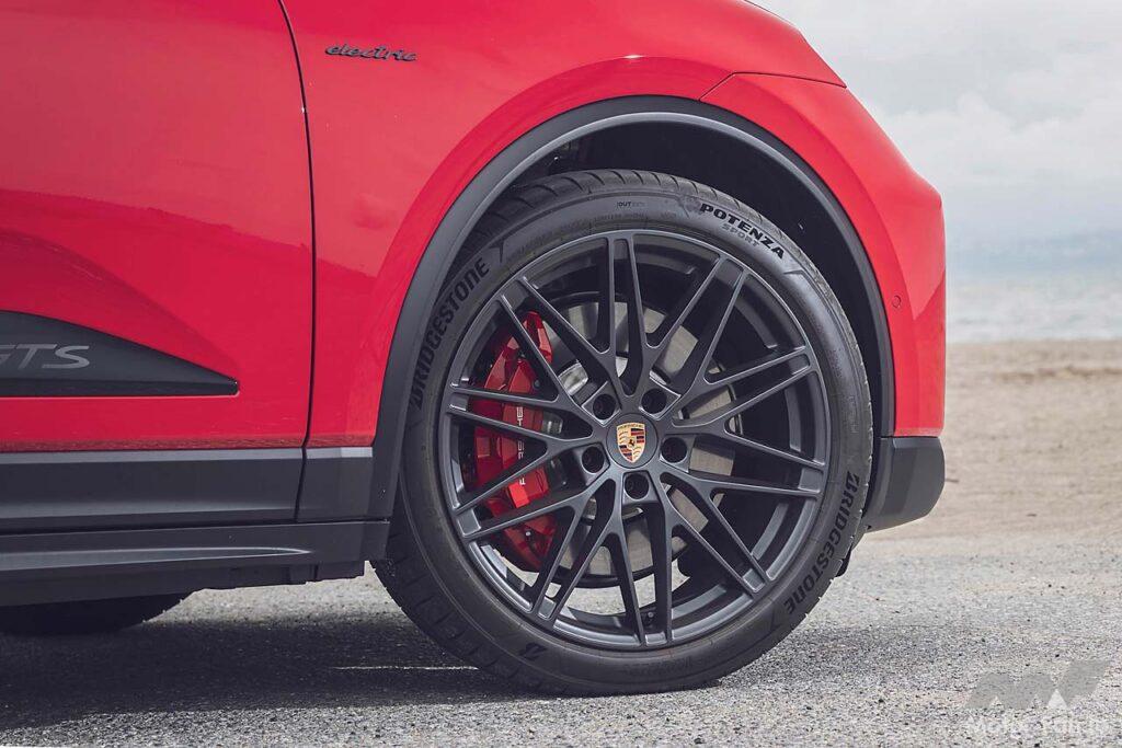 通常は21インチだが、試乗車は22インチの「RSスパイダーデザインホイール」を装着。タイヤはブリヂストン・ポテンザスポーツだ。