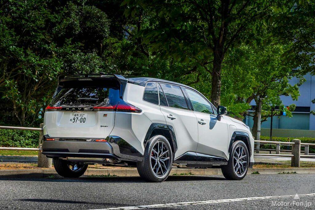 大ヒットモデルのトヨタRAV4が6代目となった。年間100万台というグローバル販売台数を誇るクロスオーバーSUVの最新PHV版に試乗した。