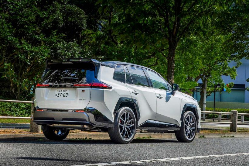 大ヒットモデルのトヨタRAV4が6代目となった。年間100万台というグローバル販売台数を誇るクロスオーバーSUVの最新PHV版に試乗した。
