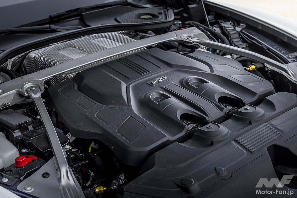V8ツインターボエンジンはコンチネンタルGTスピードのものより66PSアップした666PS。最高速度は310km/hと発表されている。