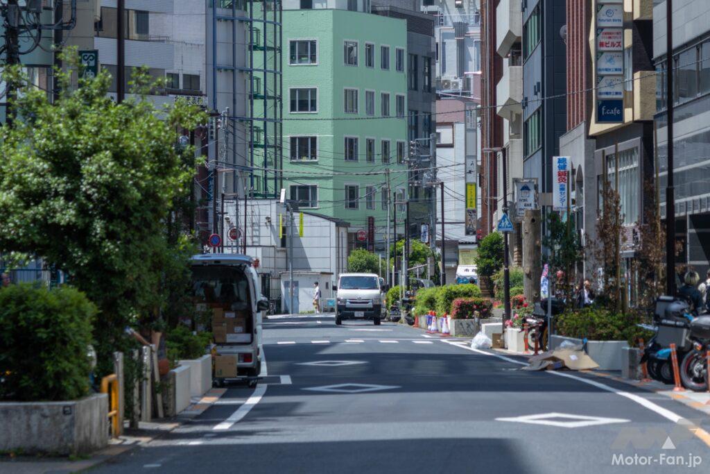 市街地の狭い道