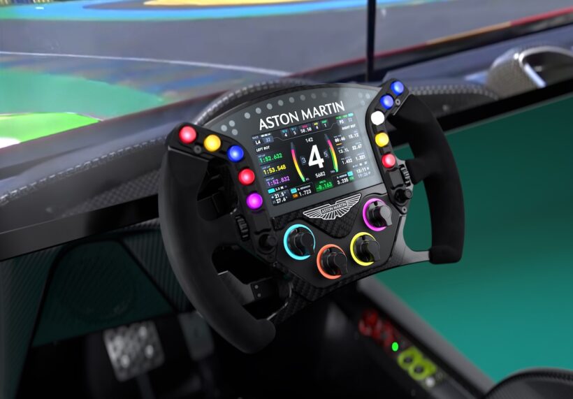 「AMR-C01-R ハイパーカー エディション」のステアリングホイール。