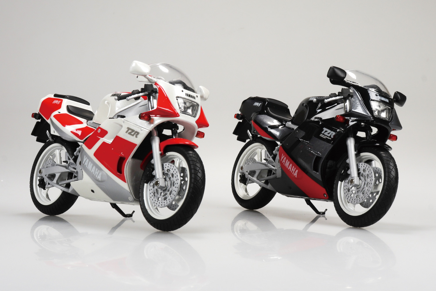 後方排気のTZR。完全新金型で制作のアオシマ1/12スケール｜ヤマハ