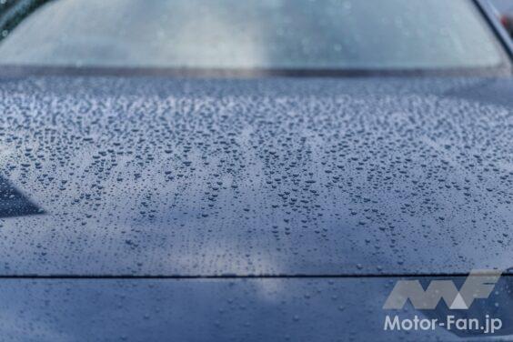 雨に濡れたクルマ