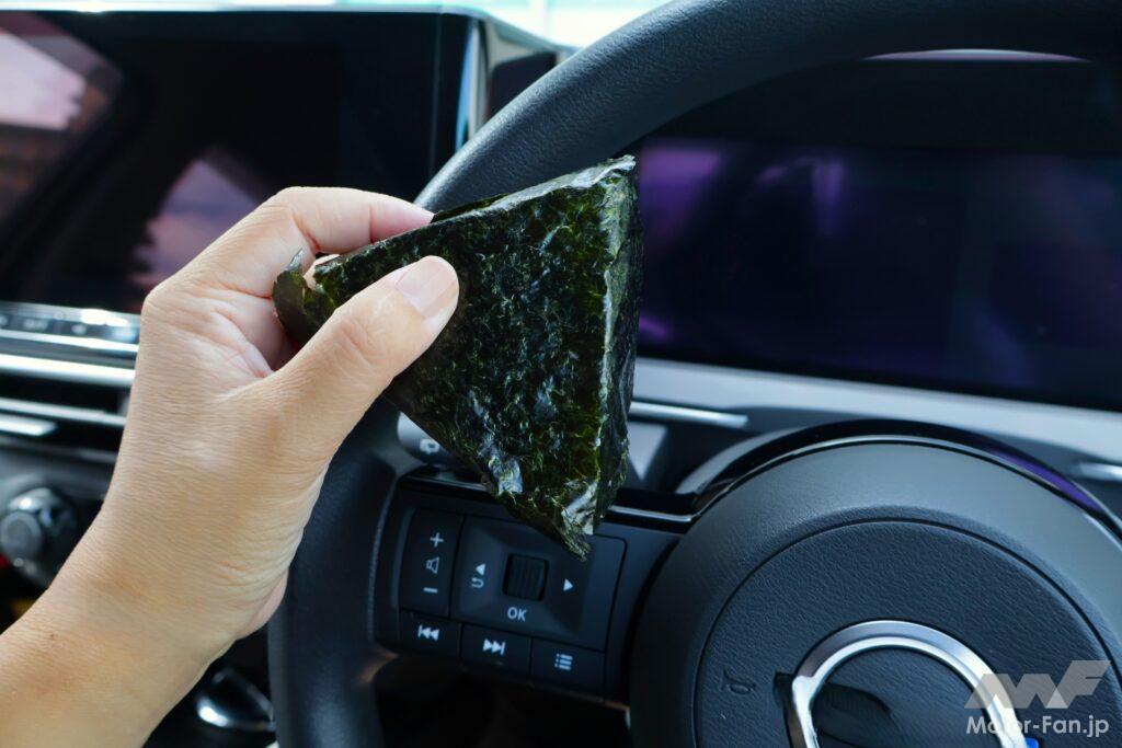 おにぎりを食べながらの運転