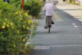 自転車に乗る人