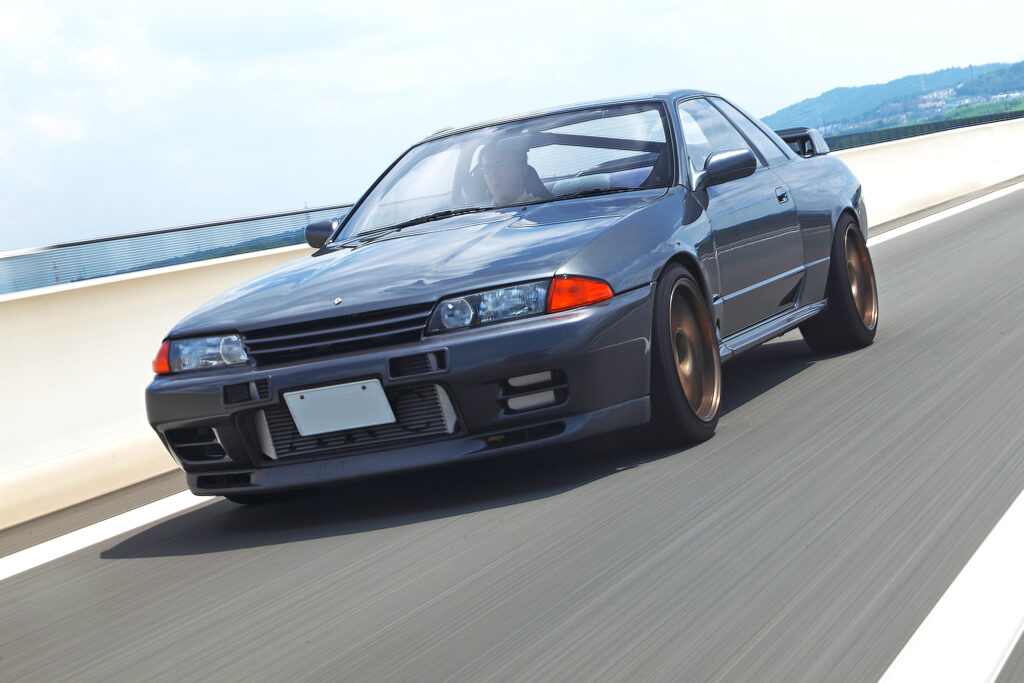 ゆず 20年越しに蘇った湾岸魂」グループAパーツを投入した800馬力のBNR32に