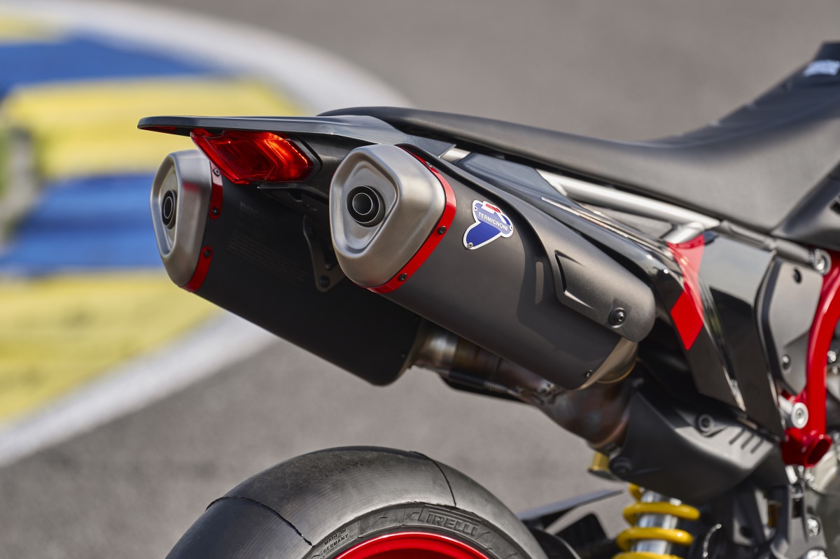 ドゥカティ、漆黒のスーパーモタード「Hypermotard 698 Mono Nera」を