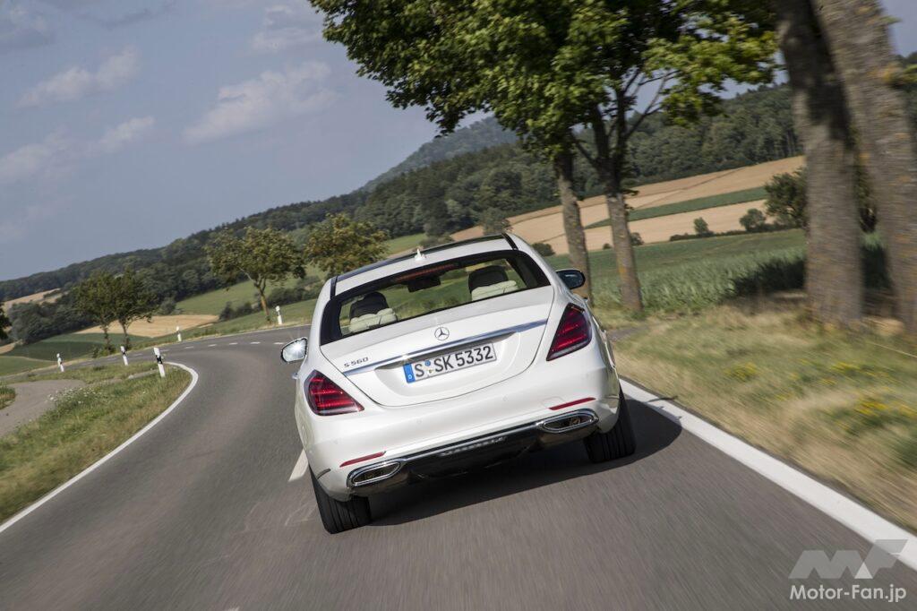 テールランプが印象的な「W222」型のリヤビュー