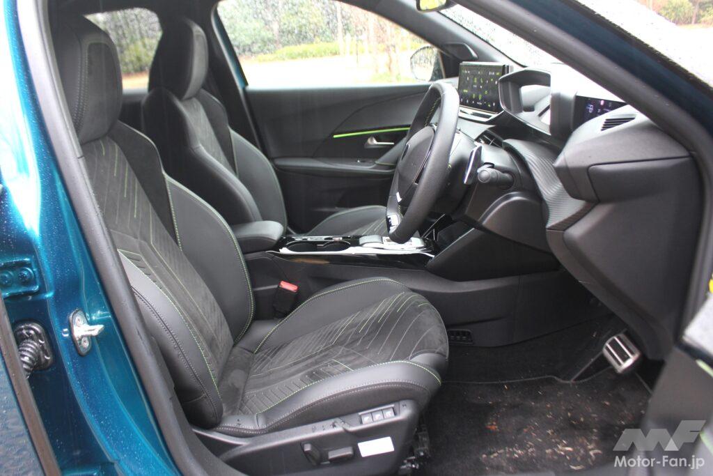 プジョー2008 GT HYBRIDの運転席
