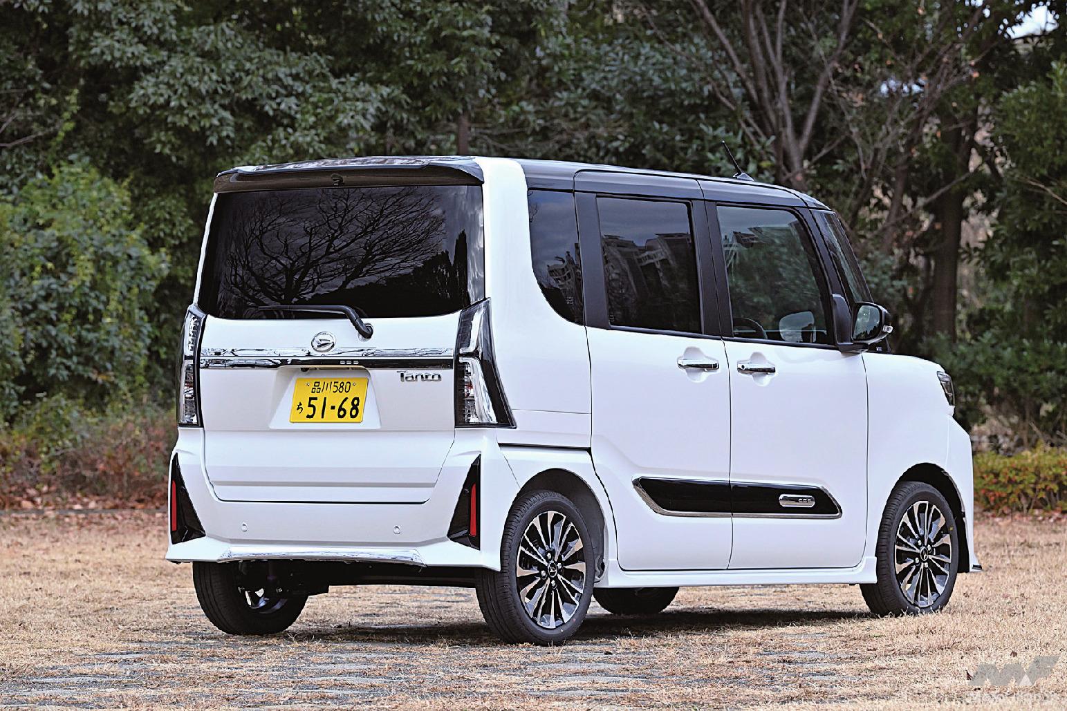大開口ドアを採用したスーパーハイトの先駆車「ダイハツ・タント