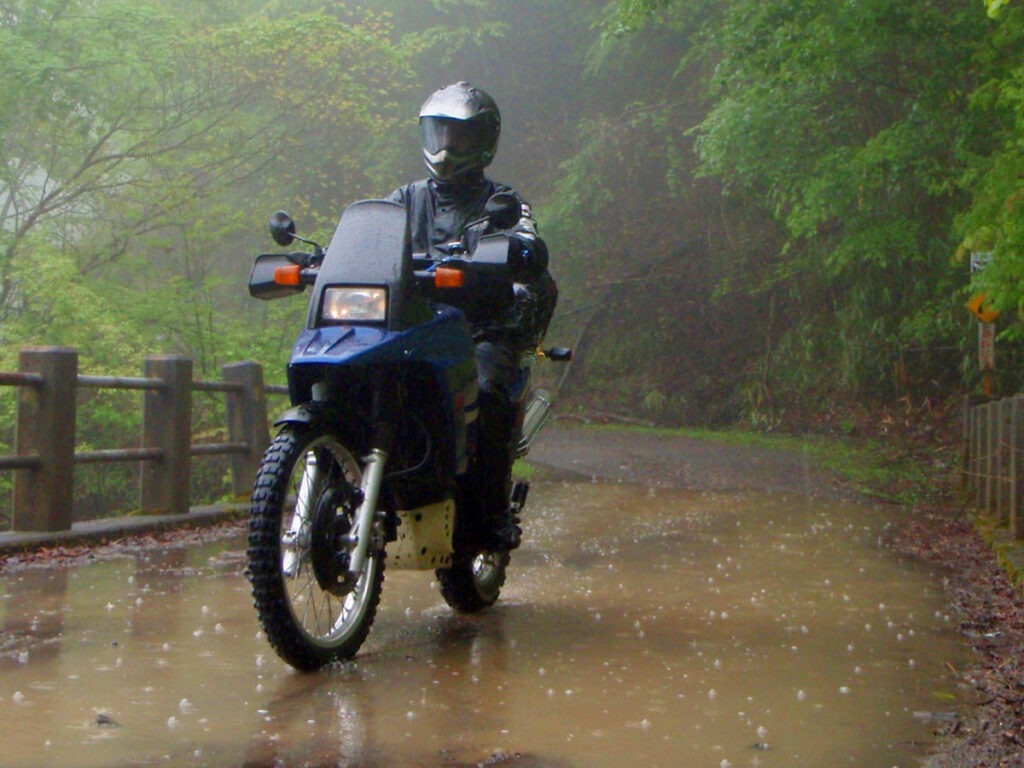 TOURING_RAIN_003