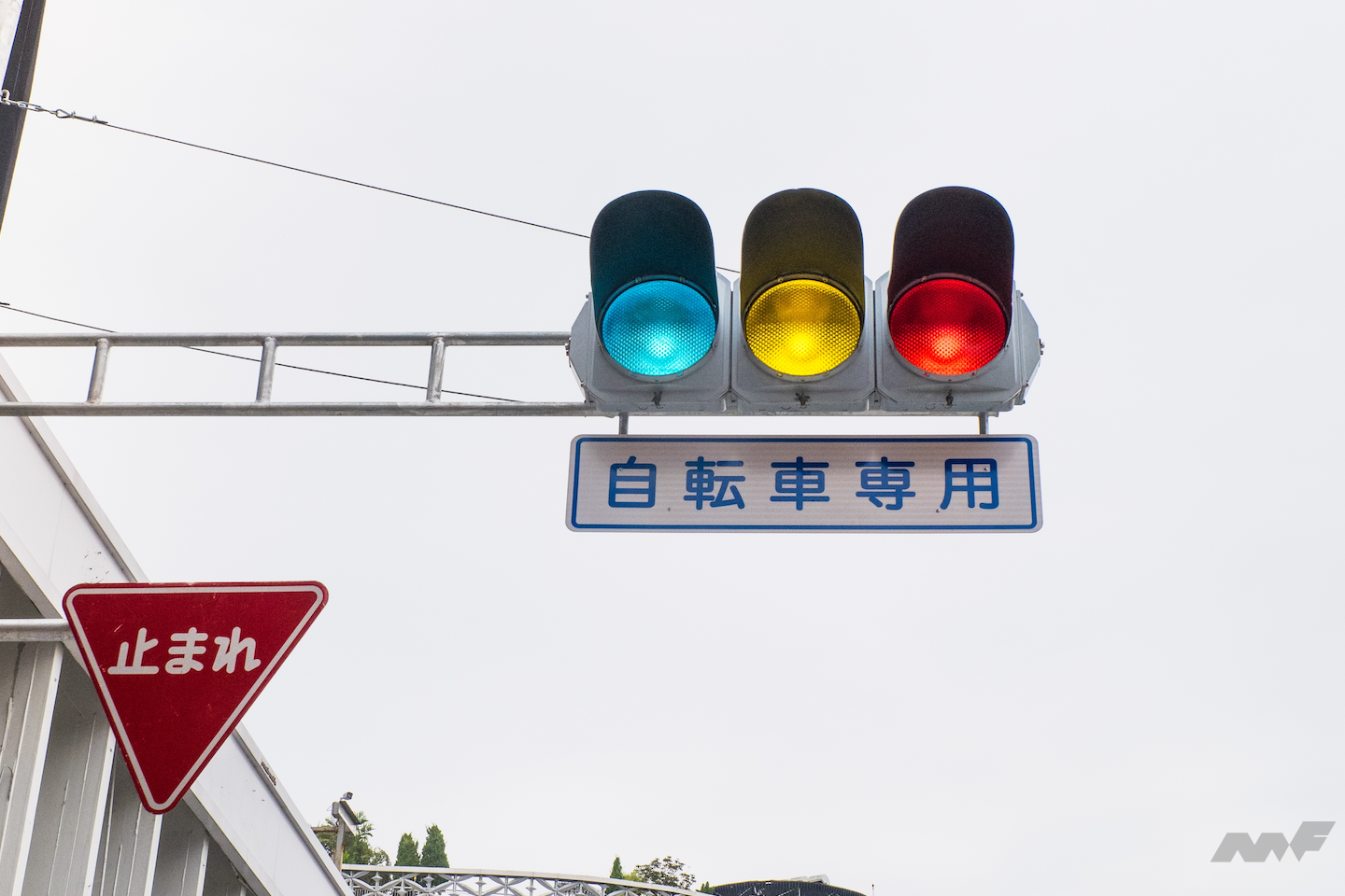 自転車用信号、なぜクルマと差別化されているのか | Motor Fan｜自動車