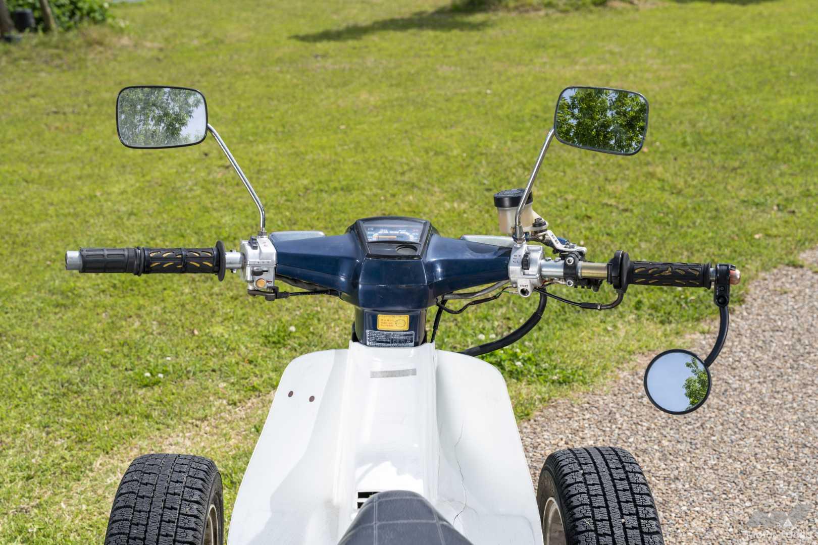 前代未聞の四輪カブ！」ATVとスーパーカブを合体させた遊び心全開