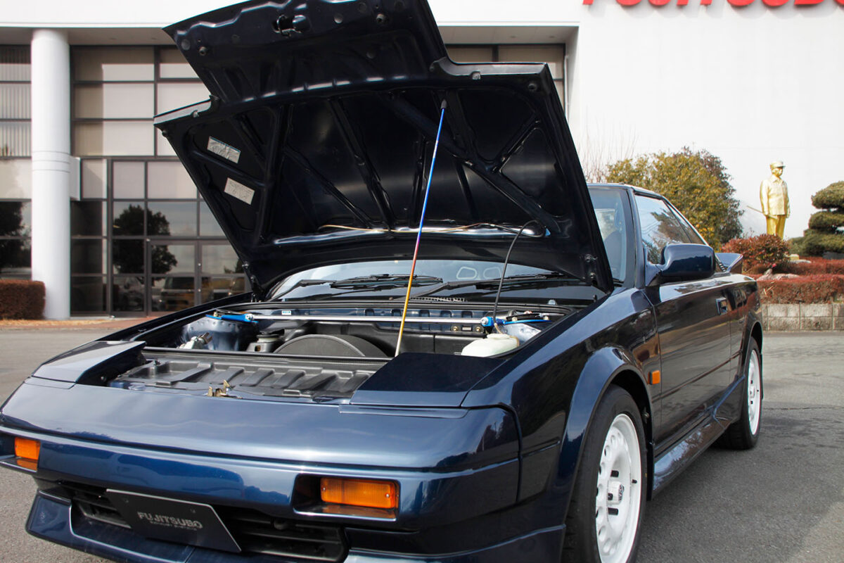 「焼色チタンで魅せる細部へのこだわり」AW11型MR2専用フードサポート誕生！