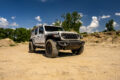 ジープは1980年代に人気を集めたモデル名を復活させた「Jeep Wrangler Laredo」を発表した。