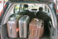 トランクに積まれた荷物