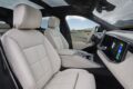 新型「BMW iX5 60 xDrive」のインテリア。