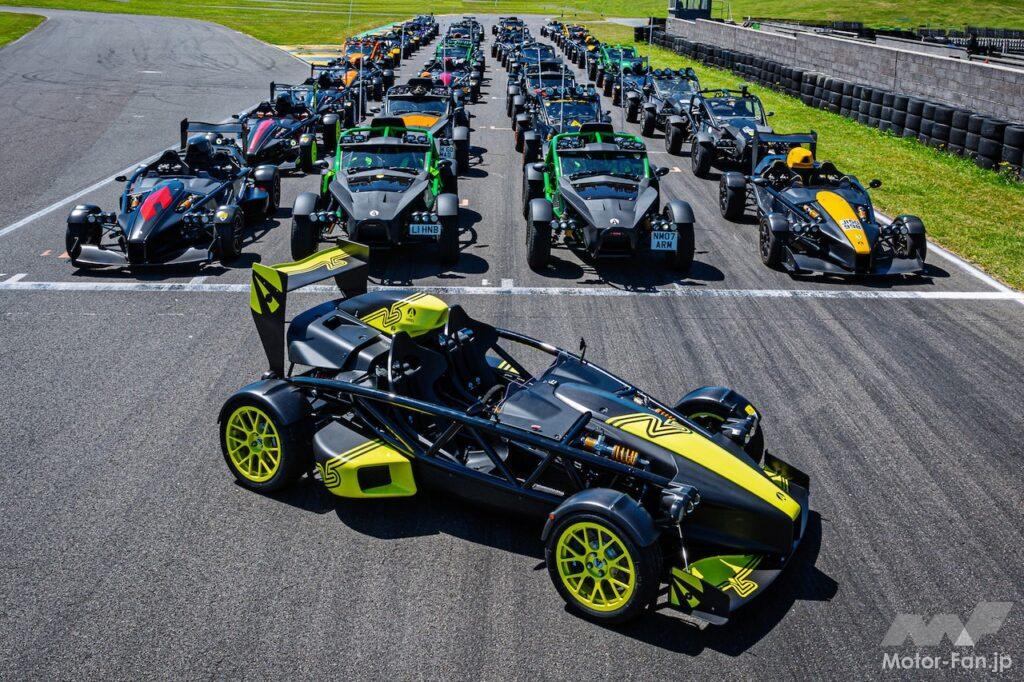 公道走行可能なトラックカー「アリエル アトム 4RR」が、アングルシー・サーキットでコースレコードを記録した。