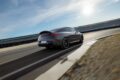 「メルセデス AMG CLA 45 4MATIC+」の走行シーン。