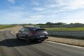 「メルセデス AMG CLA 45 4MATIC+」の走行シーン。