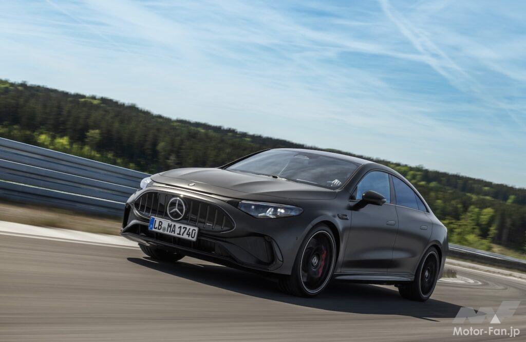 「メルセデス AMG CLA 45 4MATIC+」の走行シーン。