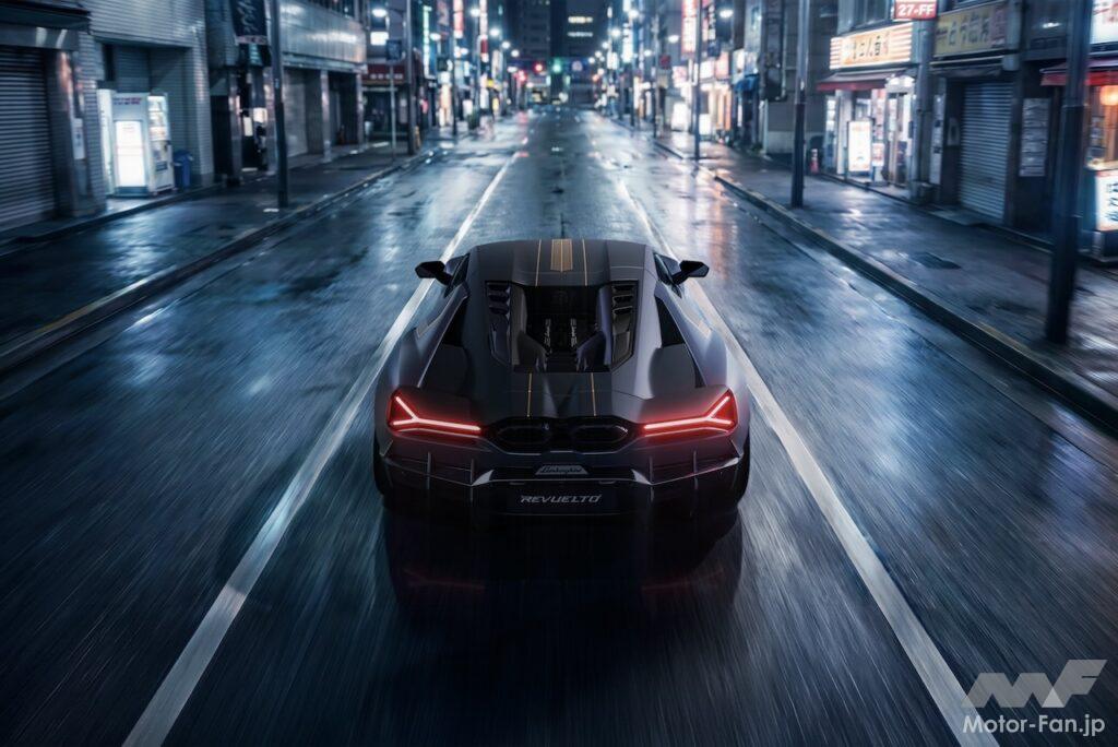 「ランボルギーニ レヴエルト インパヴィード」の走行シーン。