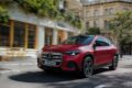 新型「メルセデス・ベンツ GLA」の走行シーン。