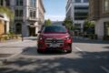 新型「メルセデス・ベンツ GLA」の走行シーン。