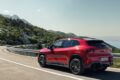 新型「メルセデス・ベンツ GLA」の走行シーン。