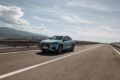 新型「メルセデス・ベンツ GLA」の走行シーン。