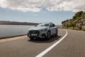 新型「メルセデス・ベンツ GLA」の走行シーン。