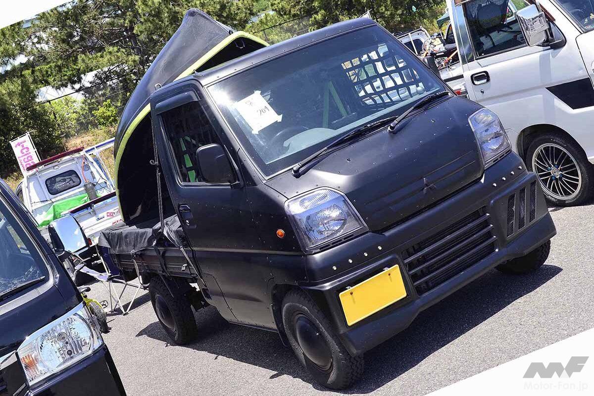 背負ってるボートもカラーコーデ!?「オーナー自らオールペン！」のはたらくミニキャブ