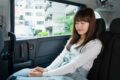 仮眠をとる女性