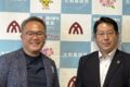 大和高田市の堀内大造市長 （右）と筆者
