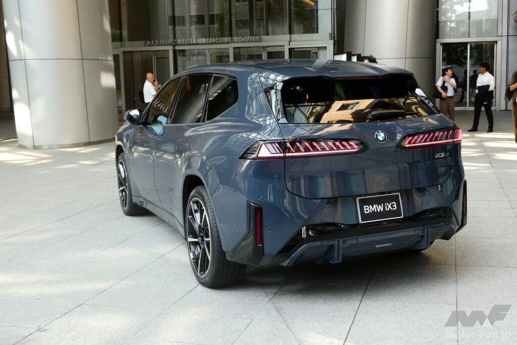 リヤセクションはセンター部まで伸びるテールライトが、BMWを象徴するL型ライトに水平方向の新解釈を加えた。