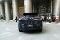 リヤセクションはセンター部まで伸びるテールライトが、BMWを象徴するL型ライトに水平方向の新解釈を加えた。