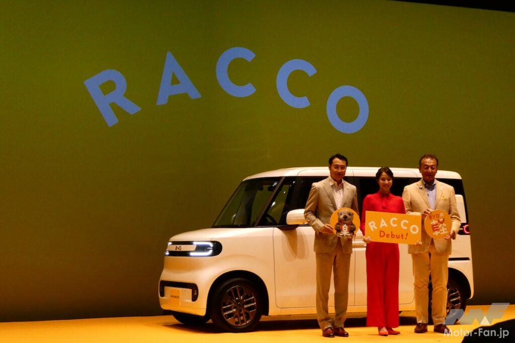 左からBYDの劉学亮副総裁、広瀬アリス、BYD Auto Japanの東福寺厚樹代表取締役社長。