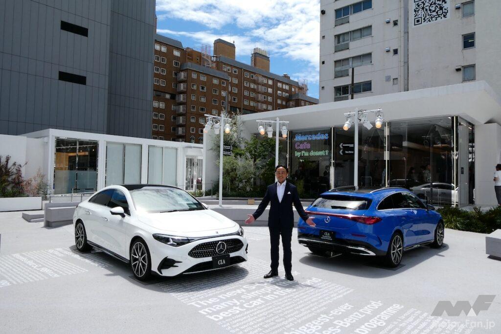 メルセデス・ベンツ日本合同会社のゲルティンガー剛社長兼CEOと「CLA180」(左)、「CLA 200 Shooting Brake with EQ Technology」。