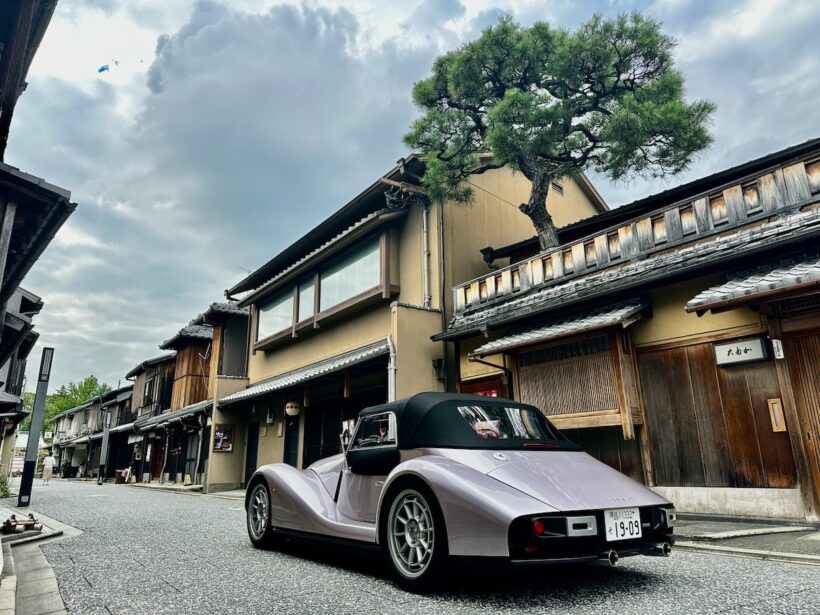 モーガン スーパースポーツ。上七軒にて。