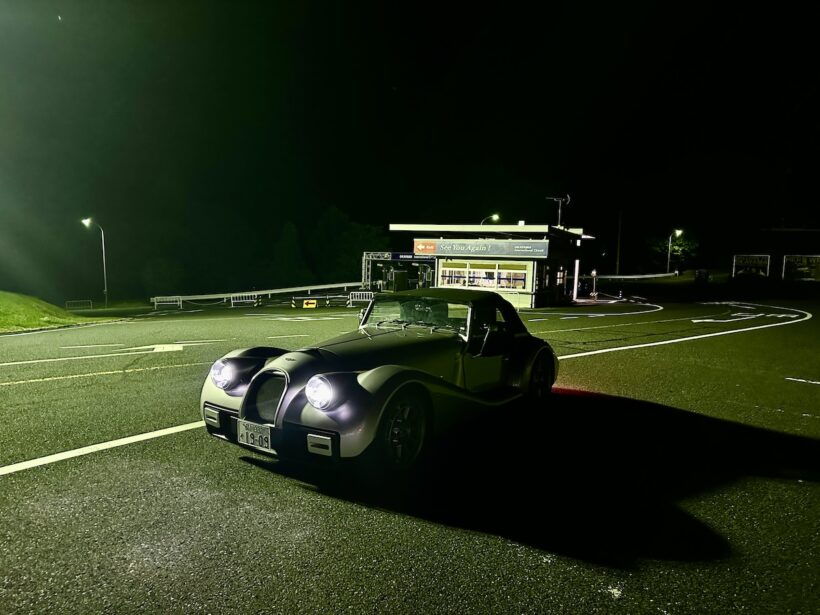 モーガン スーパースポーツで岡山国際サーキットへ。