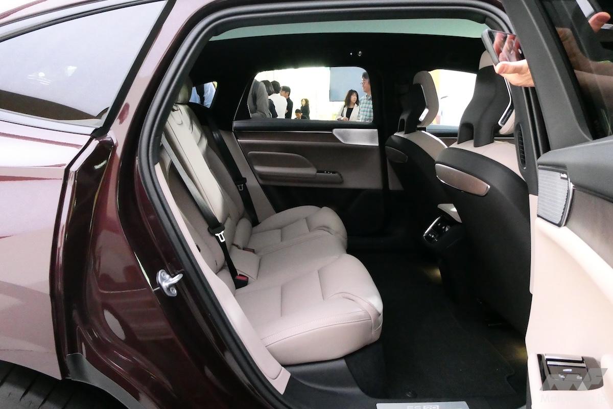 ボルボが新時代のフラッグシップEV「ES90」「EX90」を日本導入「800V